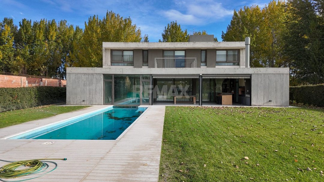 CASA EN VENTA CANALES DE PLOTTIER