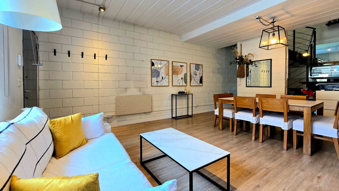 TRIPLEX VENTA 4 AMB OLIVOS CON JARDIN Y COCHERA