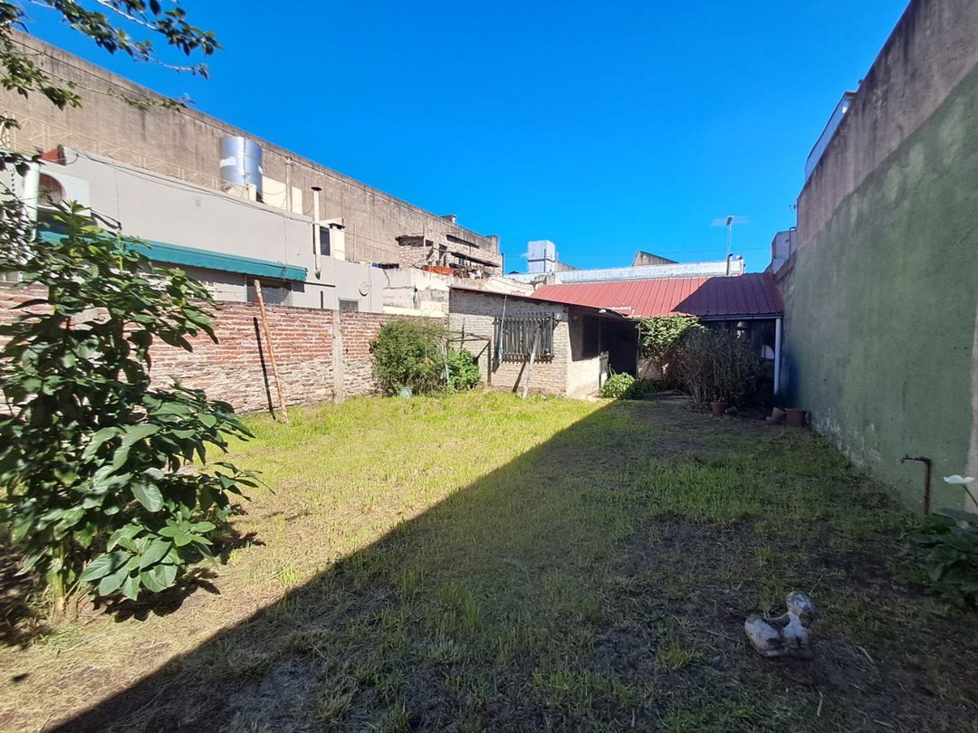 Venta casa terreno en Villa Lugano - Jardin