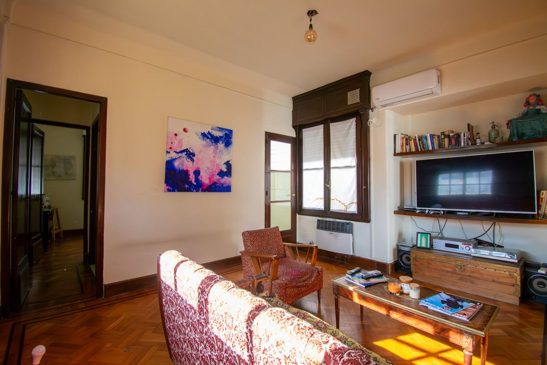 VENTA GRAN 2 AMBIENTES CON BALCON MONSERRAT