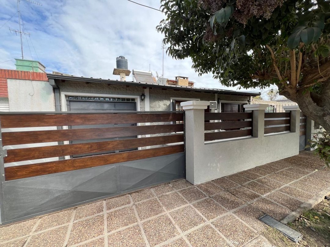 VENTA CASA B°ARENALES CÓRDOBA CON PILETA CLIMATIZA