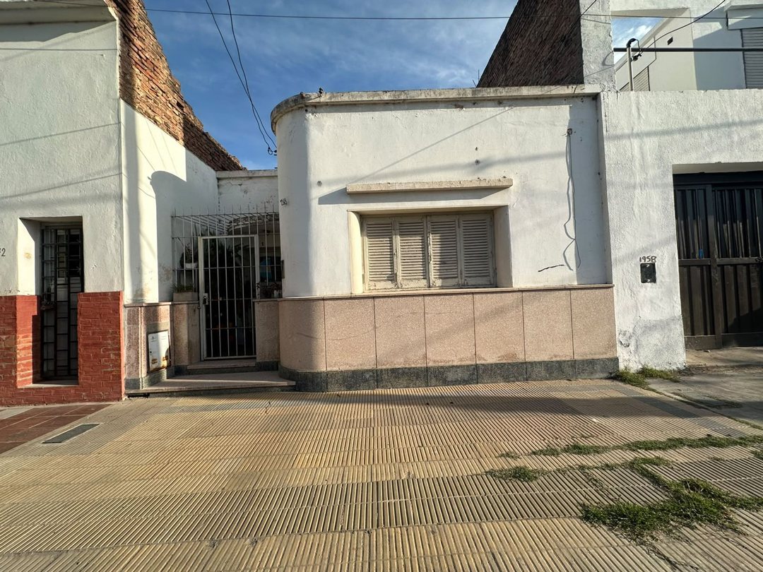 Venta Casa a refaccionar en San Vicente 3 dorm