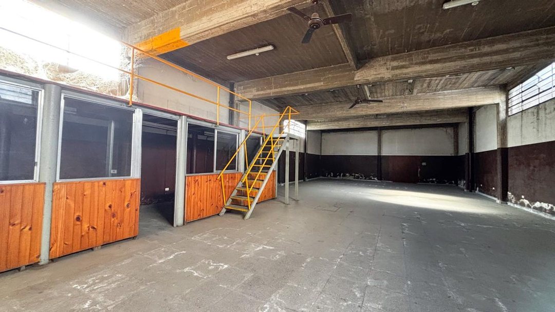 VENTA GALPON CON LOCAL Y OFICINAS - MERLO