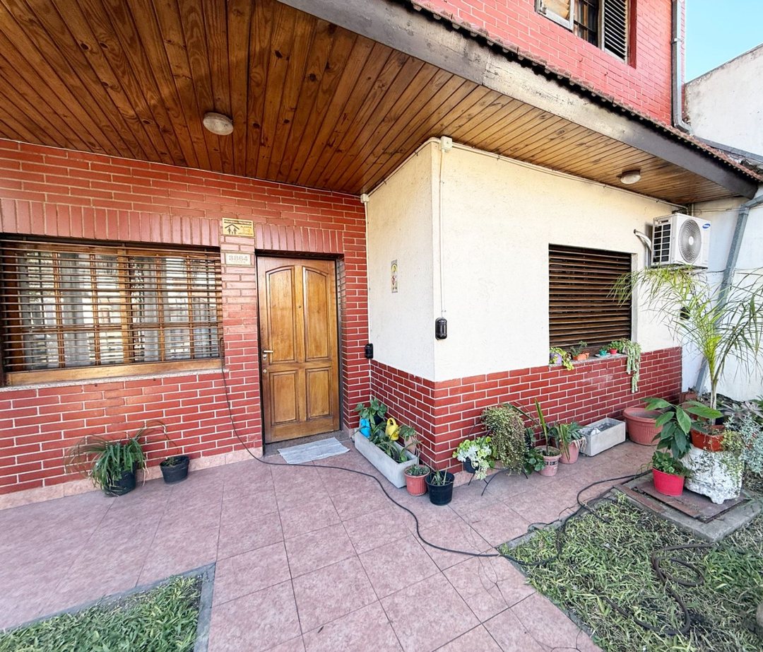 VENTA CASA 4 AMB COCHERA, PATIO, QUINCHO SAN JUSTO