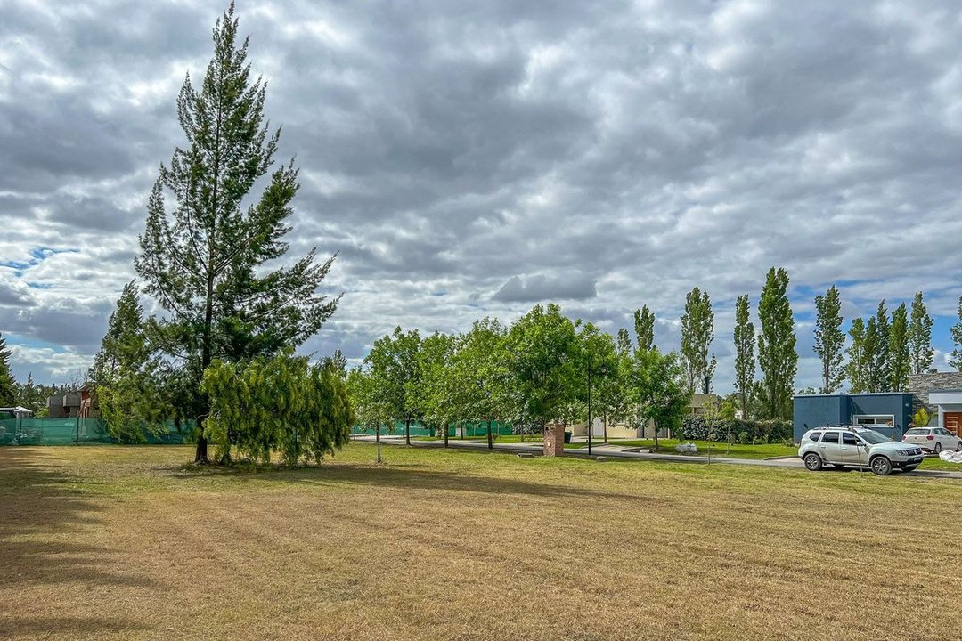 TERRENO EN VENTA CLUB MIRALAGOS