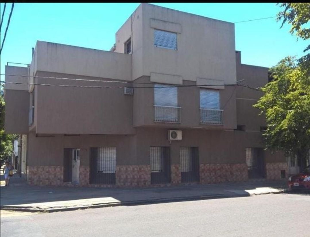 Venta Casa zona SUR,  Saavedra 1500.