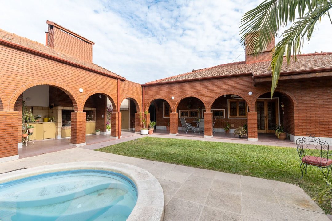 CASA EN GUADALUPE RESIDENCIAL