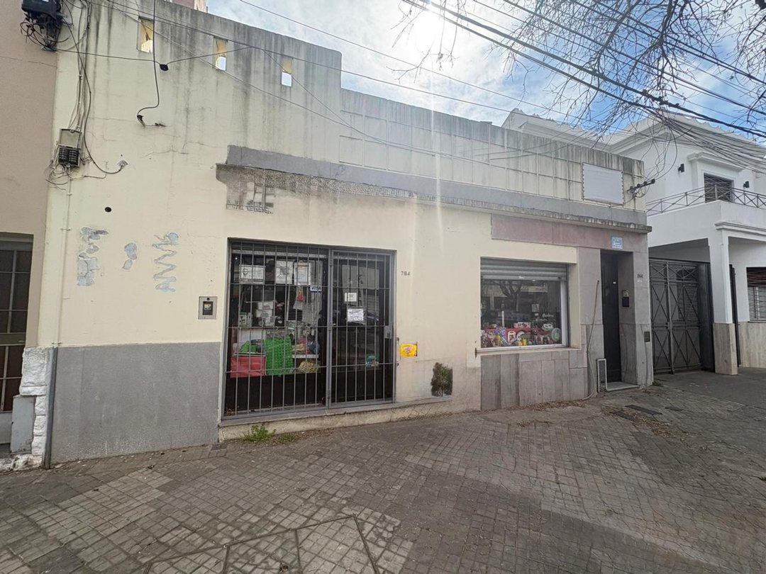LOCAL EN VENTA EN ABASTO CON MONOAMBIENTE