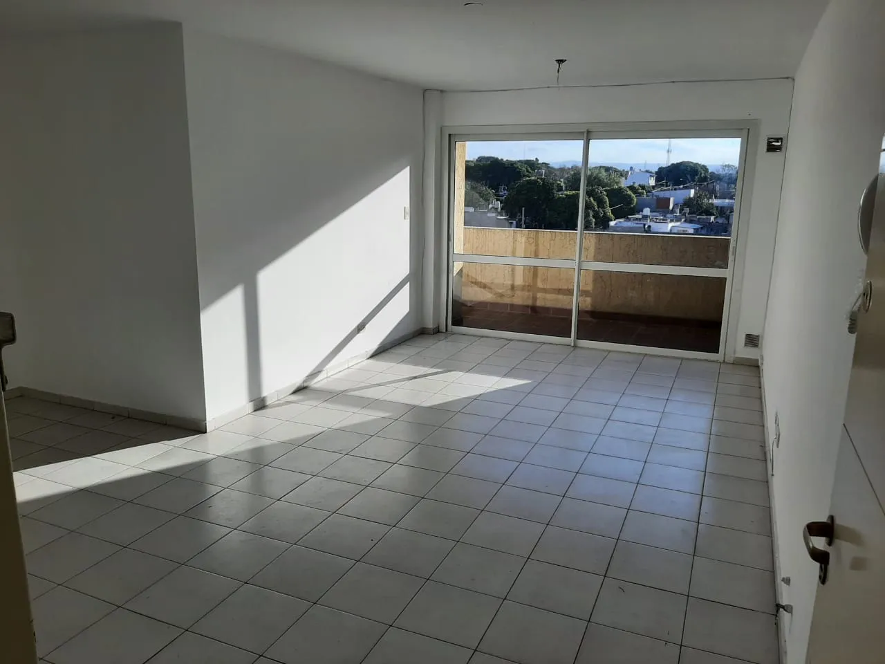 ALQUILER — DEPARTAMENTO 2 DORMITORIOS CON BALCÓN Y ASADOR (DISPONIBLE EN OCTUBRE)