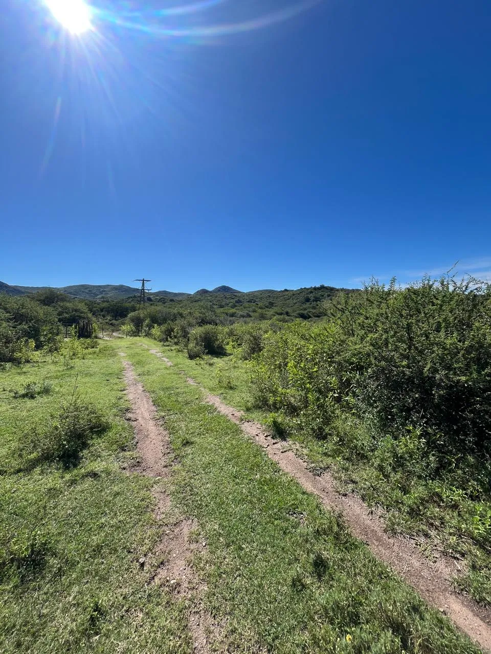 🏞️ CAMPO EN TULUMBA – VERTIENTE PERMANENTE Y VISTAS SERRANAS INOLVIDABLES
