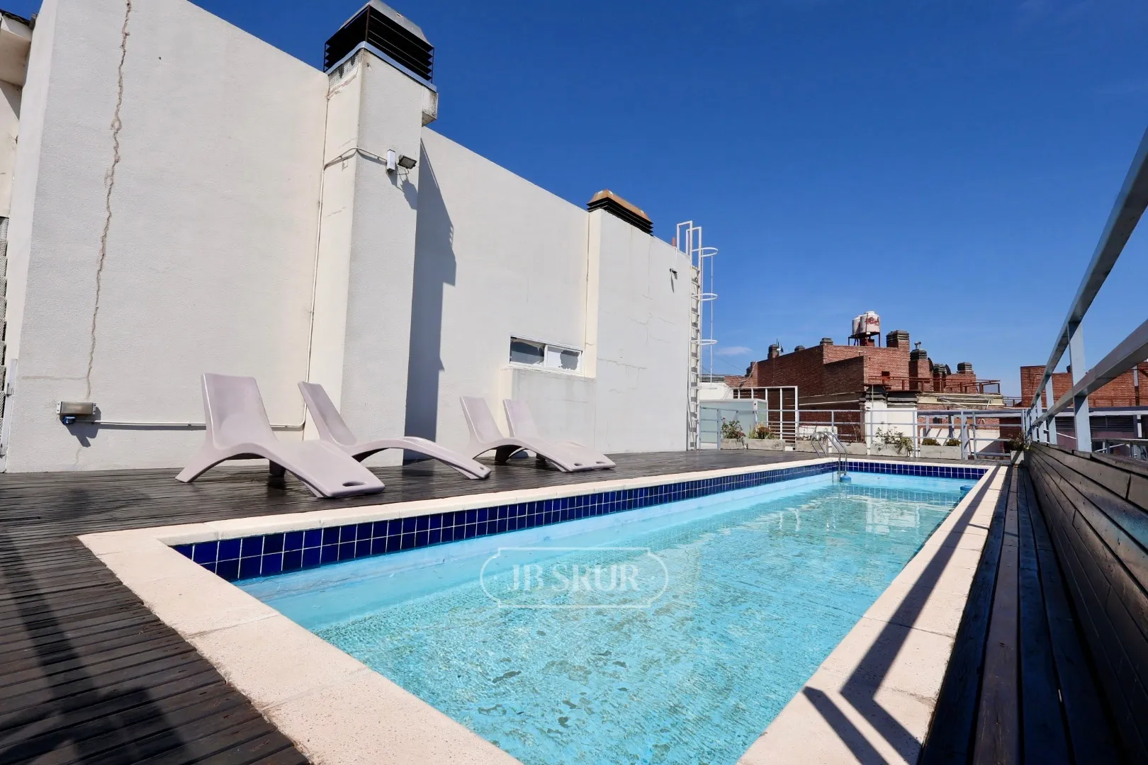 Departamento en Venta de 2 Dormitorios con vista al Patio Olmos  y pileta en Nueva Córdoba