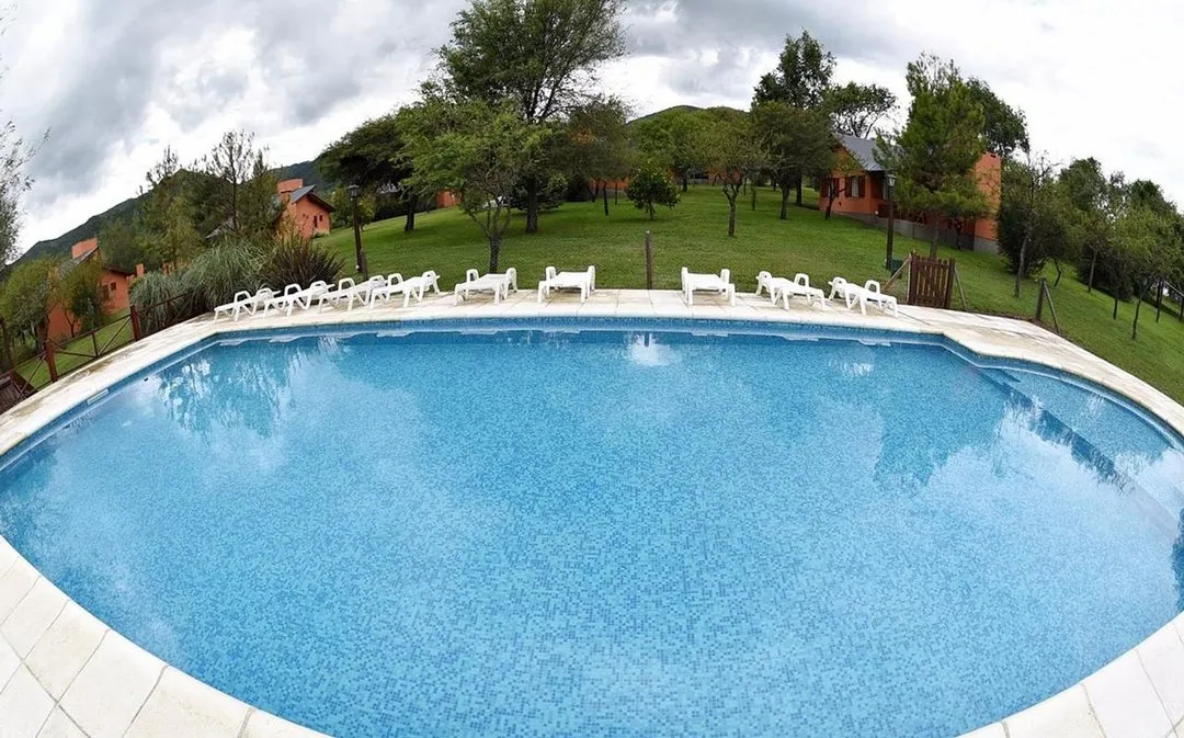 8 CABAÑAS V. GENERAL BELGRANO CORDOBA PILETA GRAN JARDIN COMPLEJO SIERRAS INVERSION TURISMO VENTA