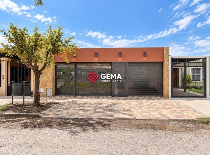 Casa · 236m² · 5 Ambientes · 2 Cocheras