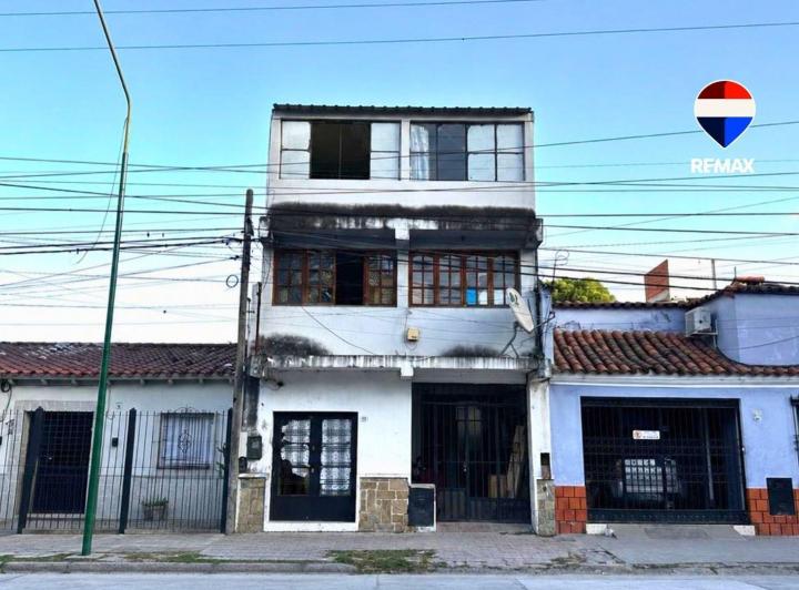 Casa · 300m² · 14 Ambientes · 1 Cochera