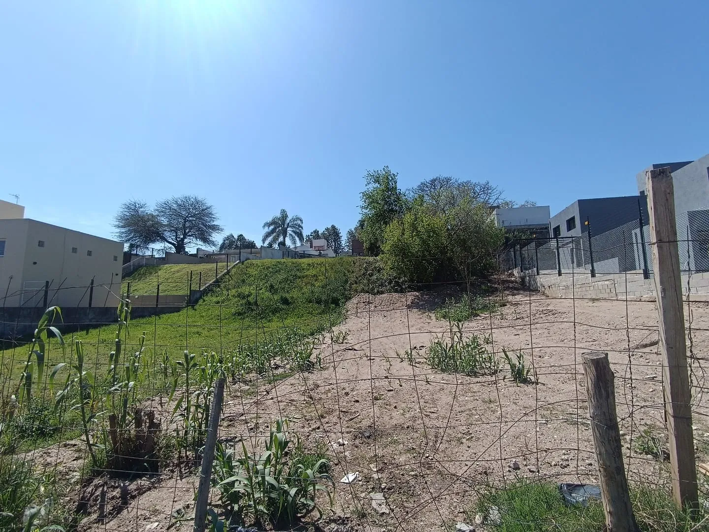 Venta Terreno Apto para 3 unidades - Bº Arguello