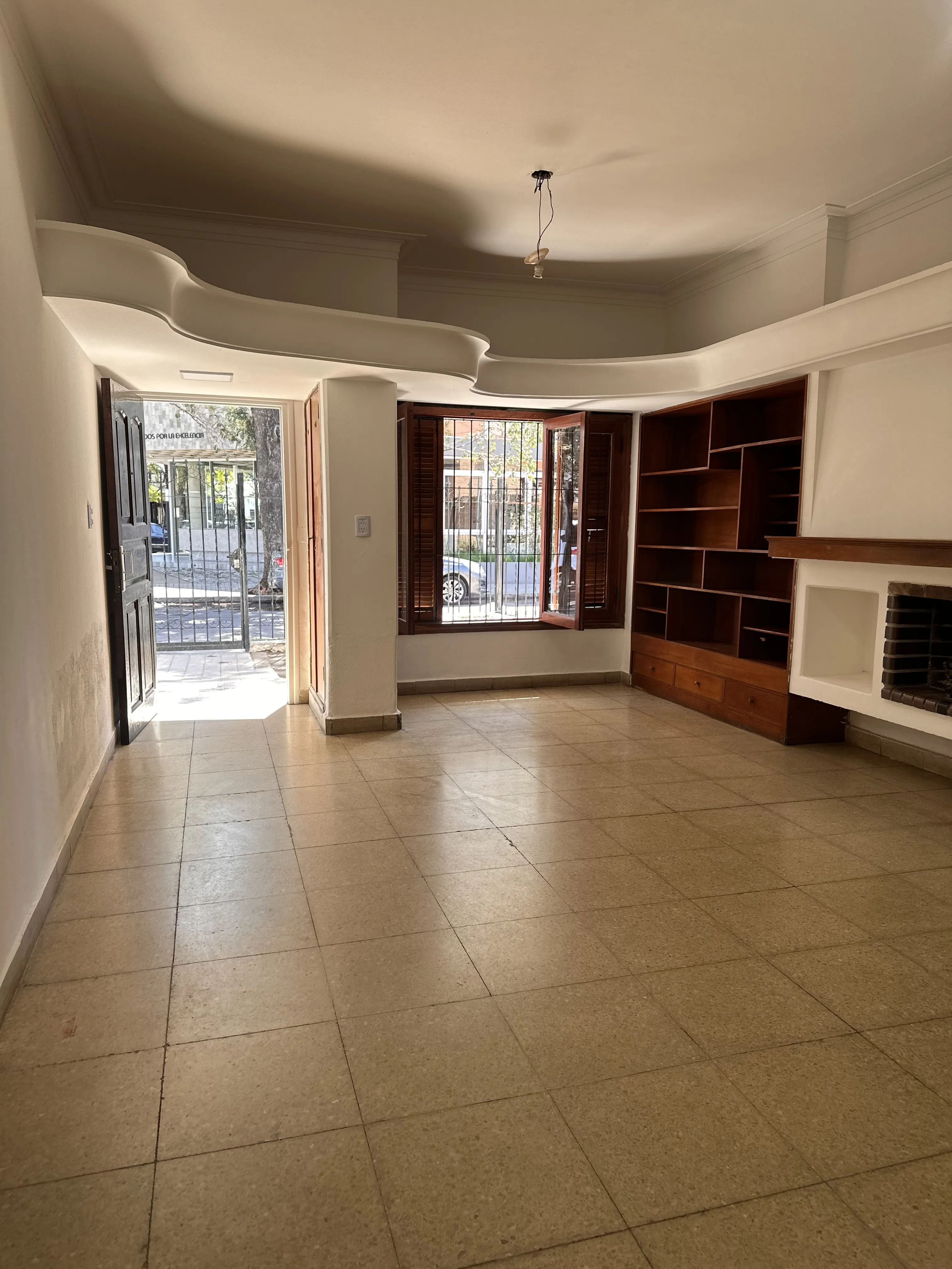 ALQUILER COMERCIAL CERRO DE LAS ROSAS