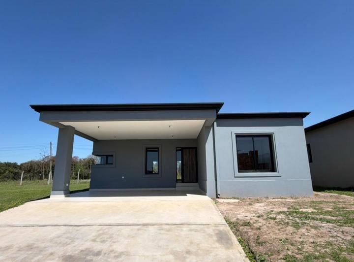 Casa · 350m² · 3 Dormitorios · 2 Cocheras