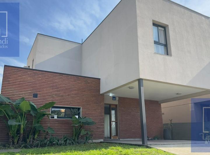 Casa · 370m² · 6 Ambientes · 2 Cocheras