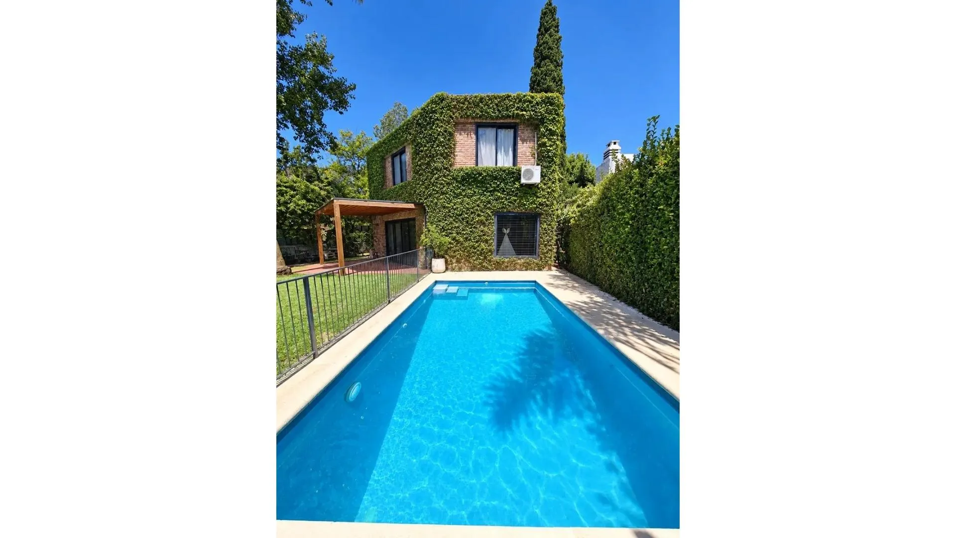 Casa de Diseño exclusivo en Barrio Santa Rita