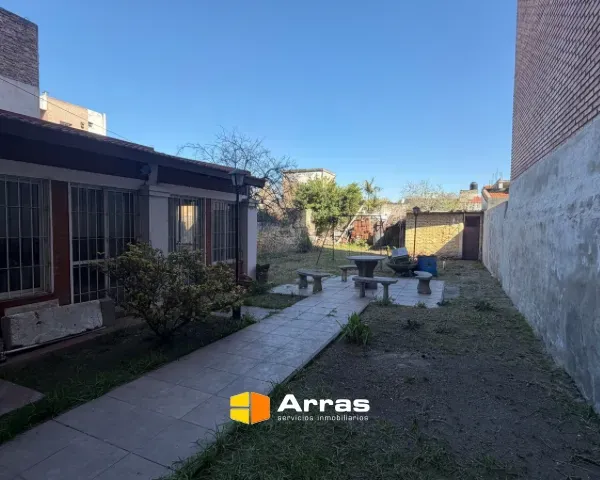 "VENDO CASA en PB" con patio