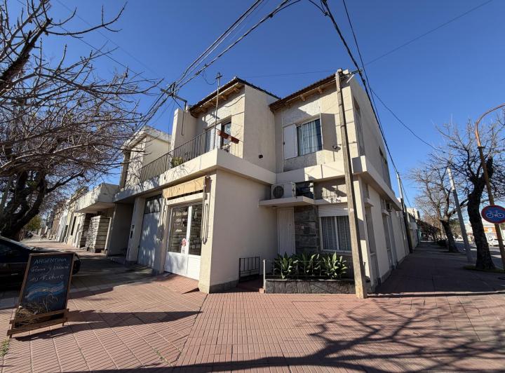 Casa · 130m² · 4 Ambientes · 1 Cochera