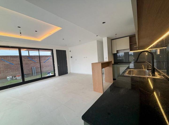 Casa · 93m² · 3 Ambientes · 1 Cochera