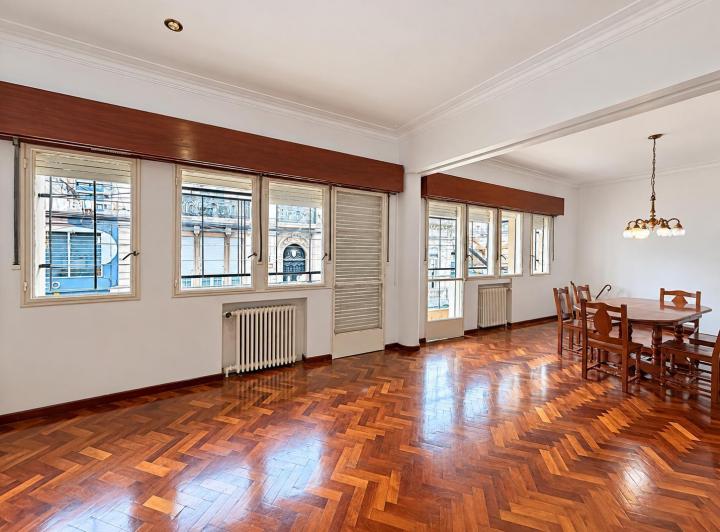 Casa · 190m² · 9 Ambientes · 2 Cocheras