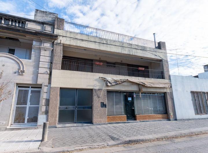 Casa · 299m² · 7 Ambientes · 2 Cocheras