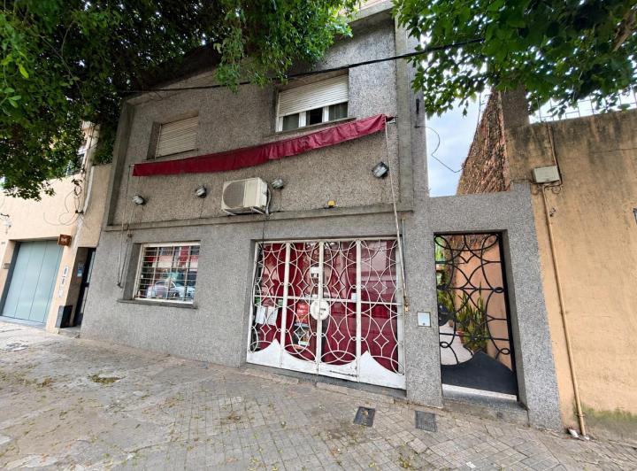Casa · 253m² · 2 Ambientes · 1 Cochera