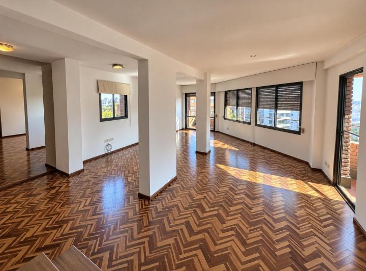 Departamento · 122m² · 6 Ambientes · 1 Cochera