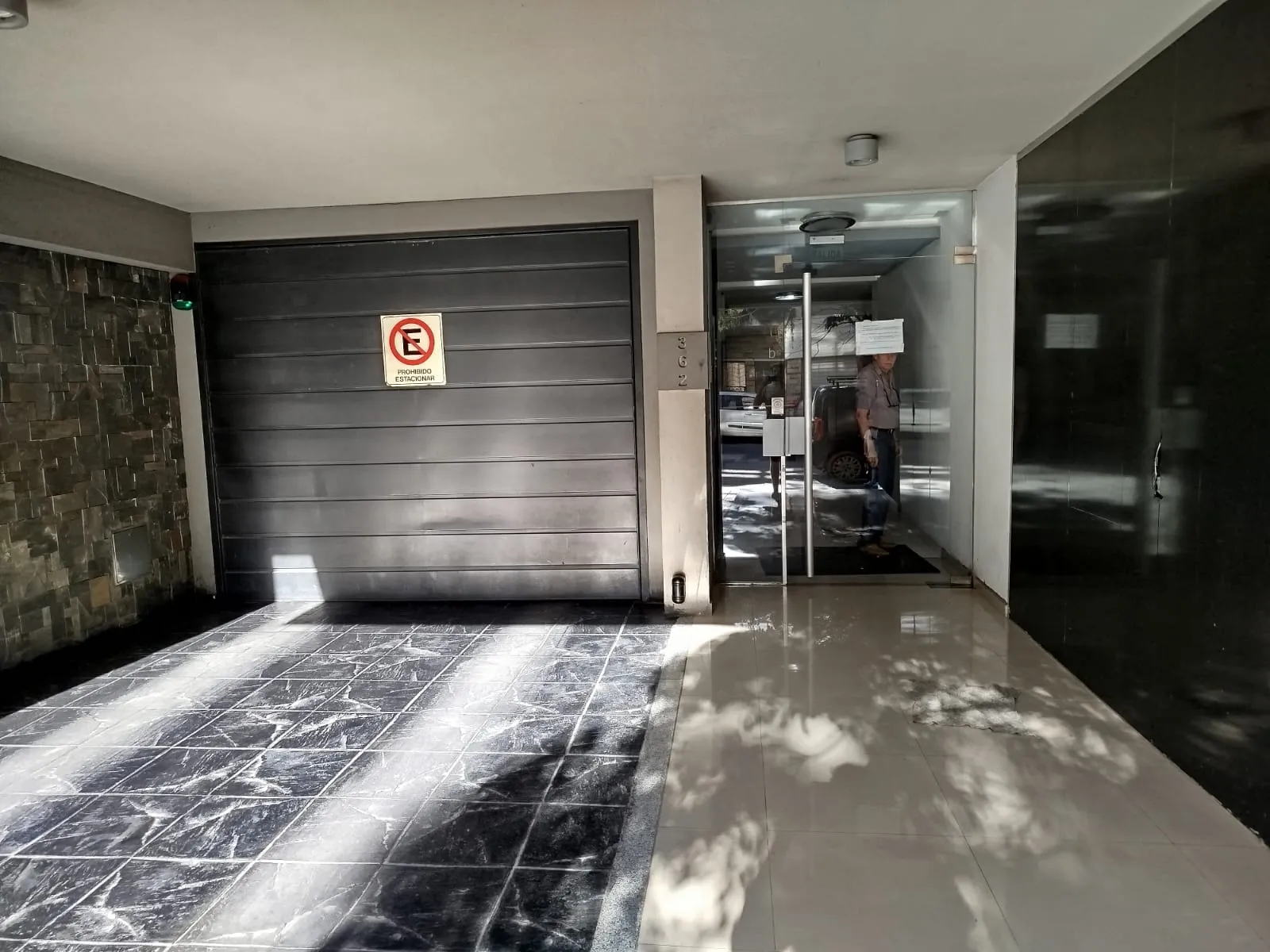 EXCELENTE COCHERA A LA VENTA EN BARRIO GENERAL PAZ !