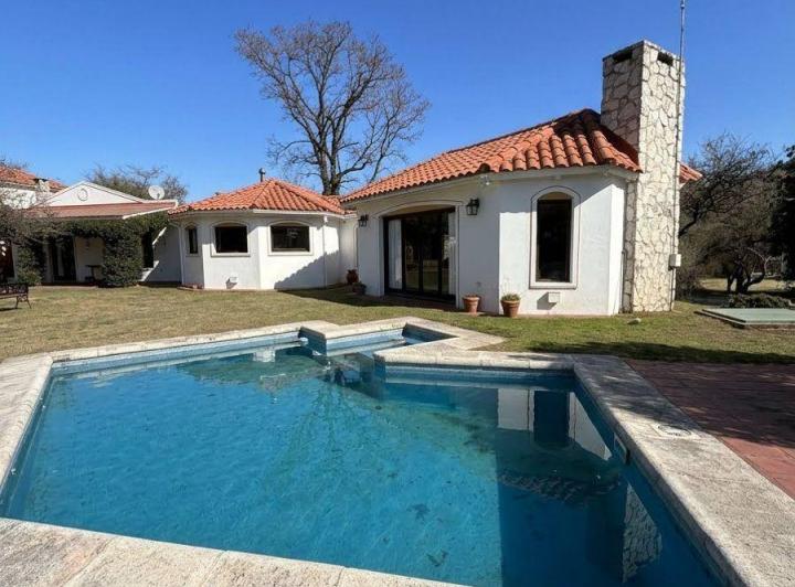 Casa · 350m² · 7 Ambientes · 2 Cocheras
