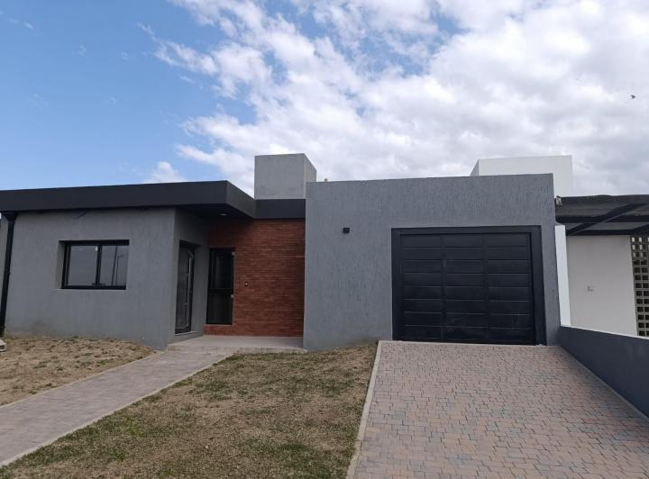 Casa · 136m² · 5 Ambientes · 1 Cochera
