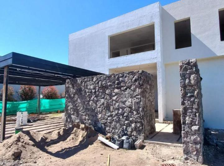 Casa · 354m² · 7 Ambientes · 3 Cocheras