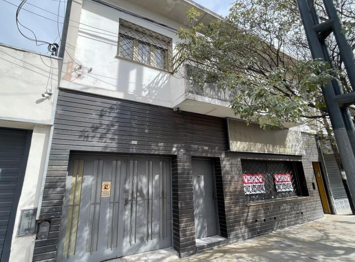 Casa · 330m² · 3 Ambientes · 5 Cocheras
