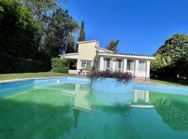 Casa · 120m² · 8 Ambientes · 1 Cochera