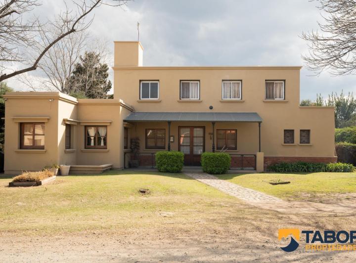Casa · 370m² · 5 Ambientes · 2 Cocheras