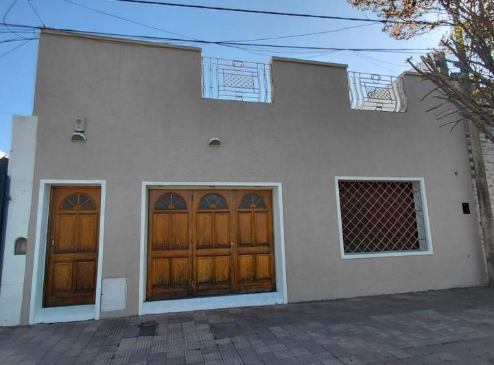 Casa · 127m² · 7 Ambientes · 1 Cochera