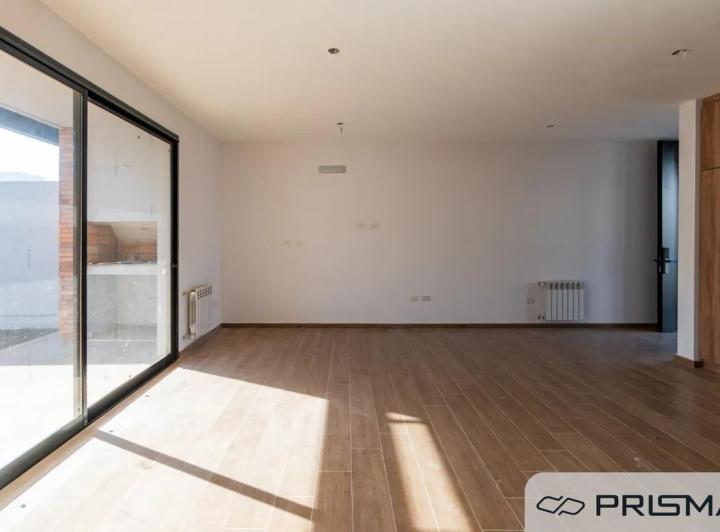 Casa · 139m² · 4 Ambientes · 2 Cocheras