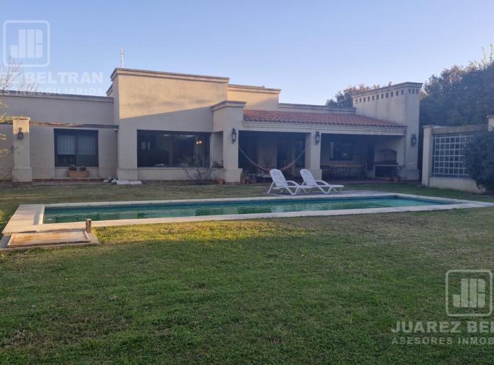 Casa · 275m² · 3 Dormitorios · 21 Cocheras