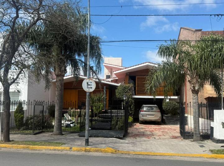 Casa · 281m² · 6 Ambientes · 1 Cochera