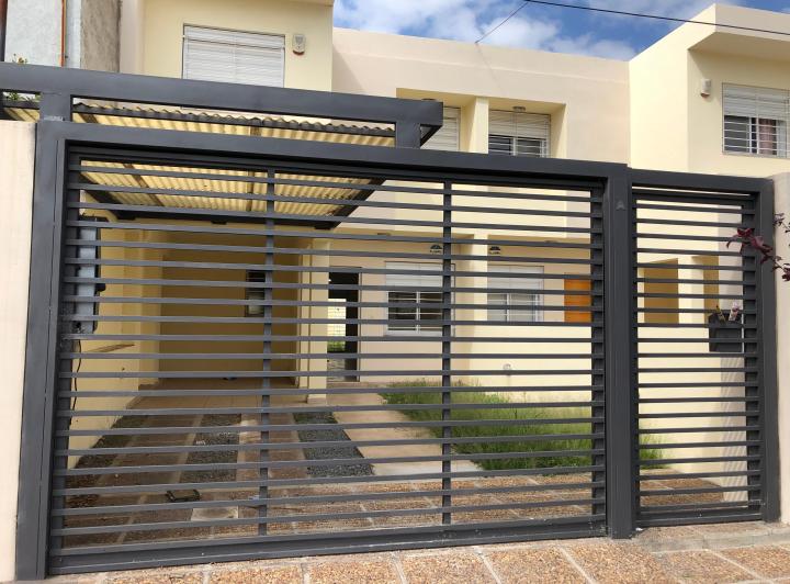 Casa · 120m² · 6 Ambientes · 2 Cocheras