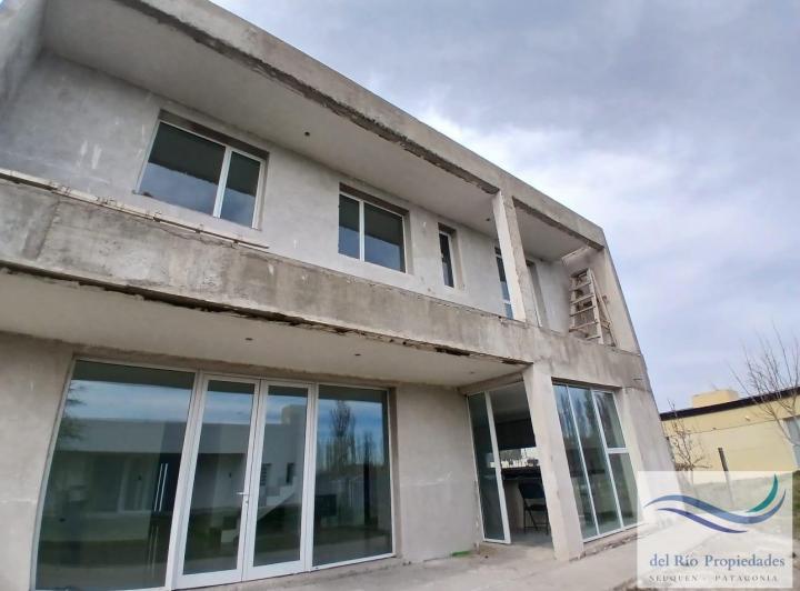 Casa · 794m² · 8 Ambientes · 2 Cocheras