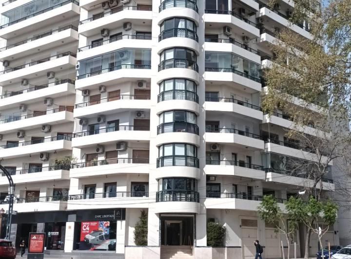 Departamento · 200m² · 4 Ambientes · 2 Cocheras