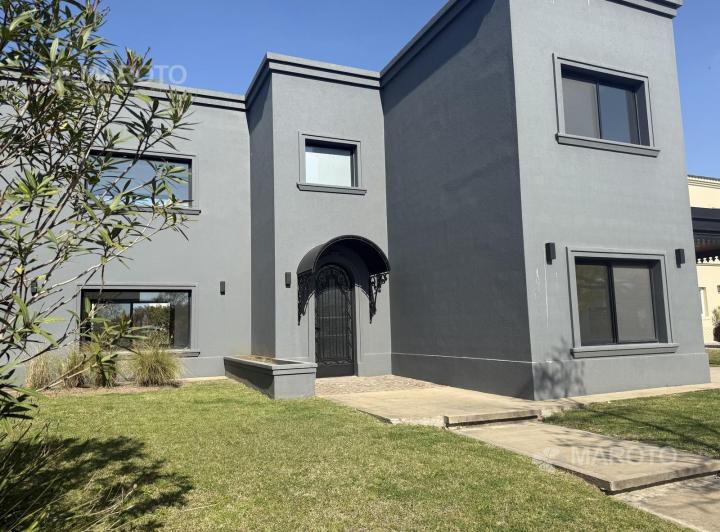 Casa · 200m² · 5 Ambientes · 2 Cocheras
