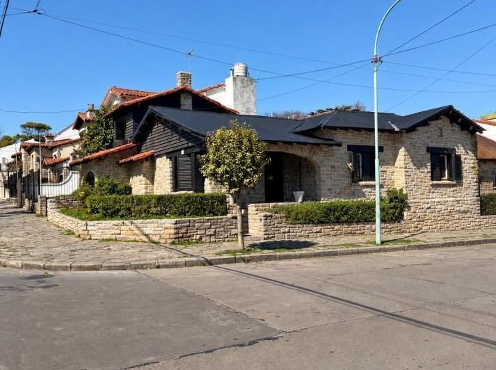 Casa · 166m² · 4 Ambientes · 1 Cochera