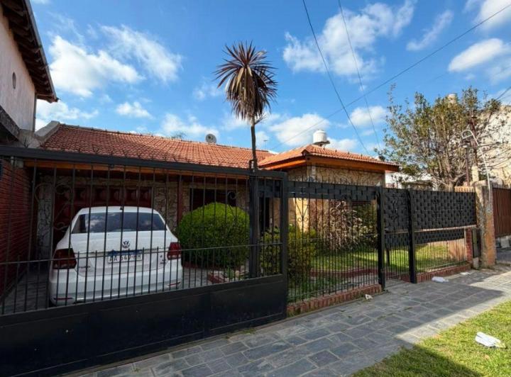 Casa · 200m² · 4 Ambientes · 1 Cochera