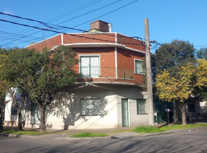 Casa · 142m² · 6 Ambientes · 1 Cochera