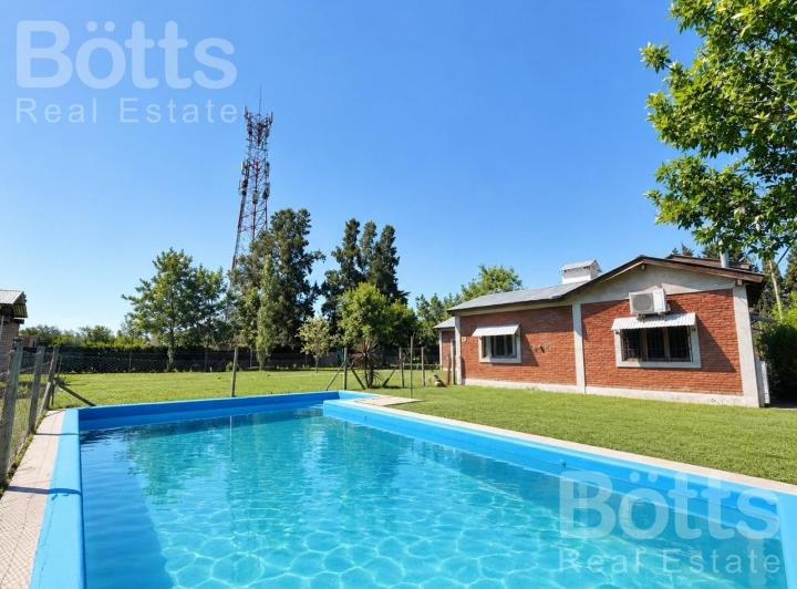 Casa · 220m² · 5 Ambientes · 4 Cocheras