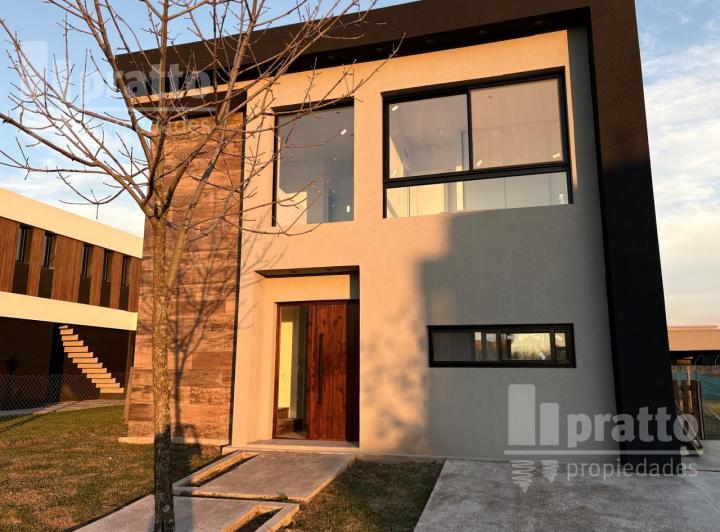 Casa · 165m² · 4 Ambientes · 2 Cocheras